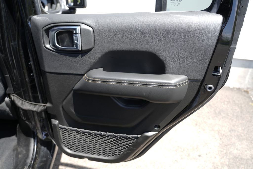 Used 2025 Jeep Wrangler Unlimited Sahara w/ Safety Group AWD/4WD image 37