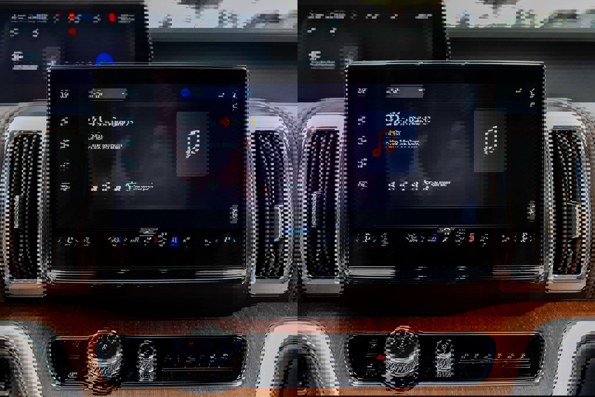 Used 2025 Ford Expedition Max King Ranch image 25