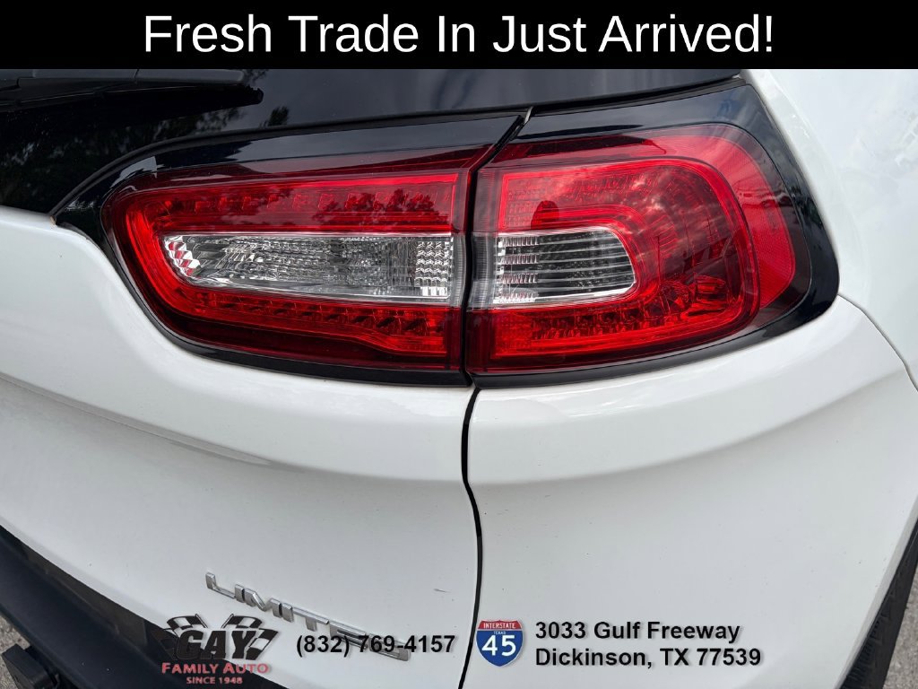 Used 2016 Jeep Cherokee Limited w/ Luxury Group AWD/4WD image 10
