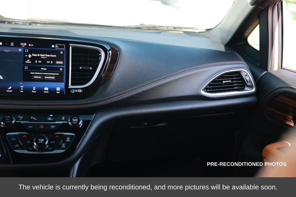 Used 2023 Chrysler Pacifica Pinnacle image 28