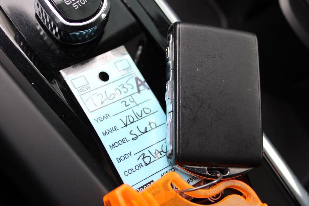 Used 2024 Volvo S60 B5 Plus image 32