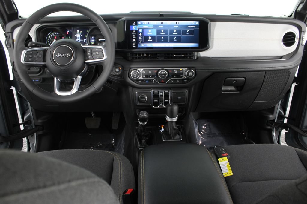 Used 2025 Jeep Wrangler Unlimited Sahara w/ Safety Group AWD/4WD image 9