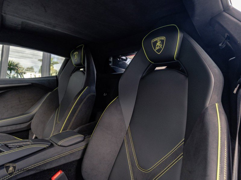 Used 2025 Lamborghini Revuelto AWD/4WD image 20