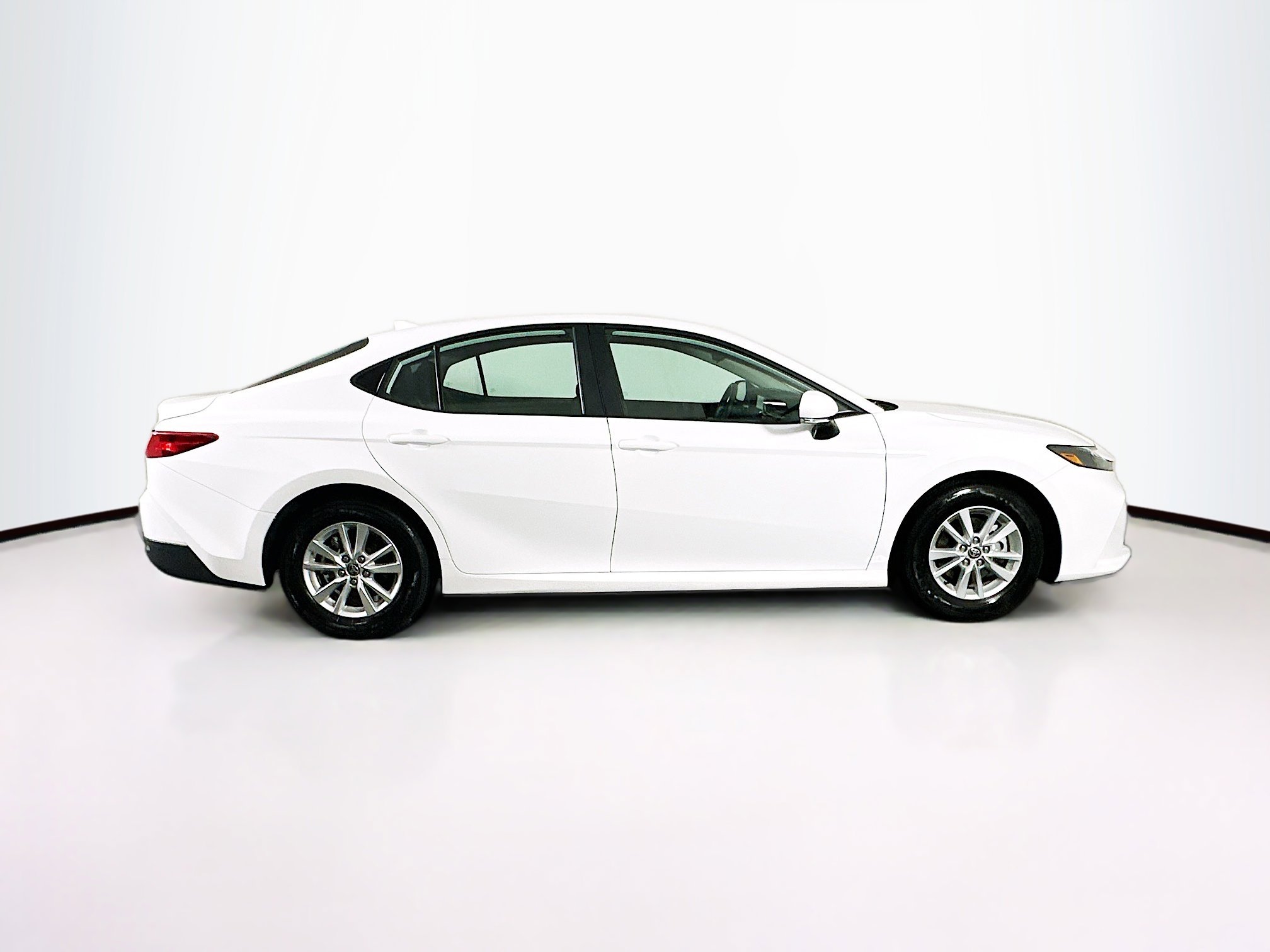 Used 2025 Toyota Camry LE image 10