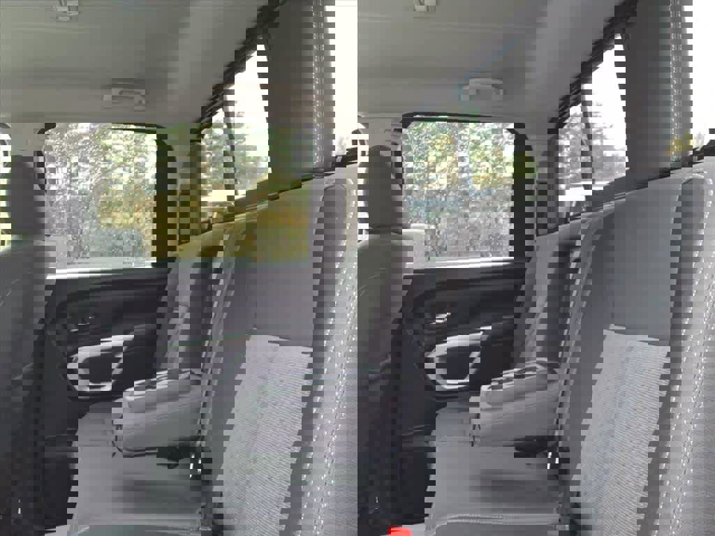Used 2022 Nissan Titan SV w/ SV Convenience Package image 4