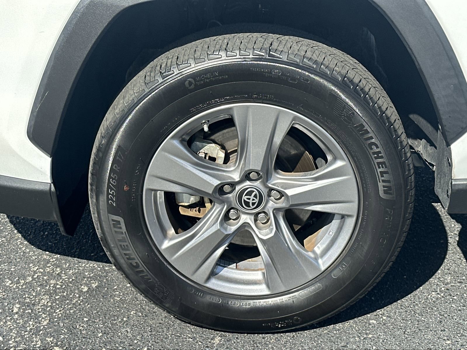 Used 2022 Toyota RAV4 LE AWD/4WD image 13