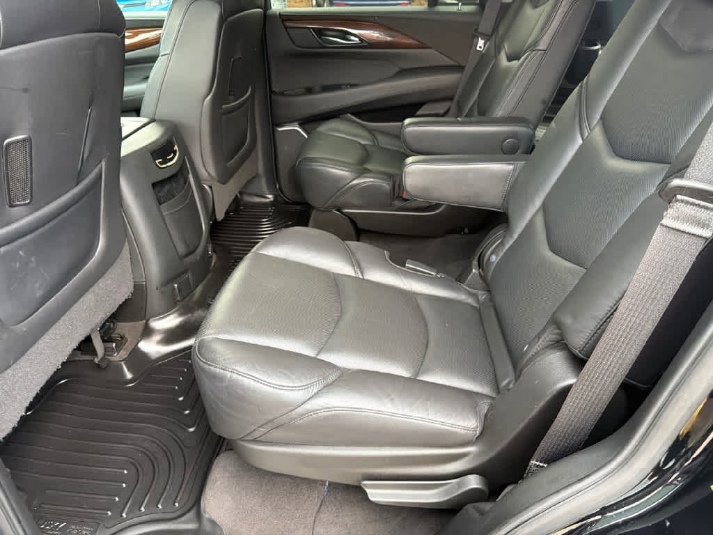 Used 2020 Cadillac Escalade Luxury AWD/4WD image 18