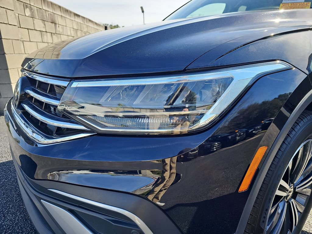 Used 2024 Volkswagen Tiguan SE image 39