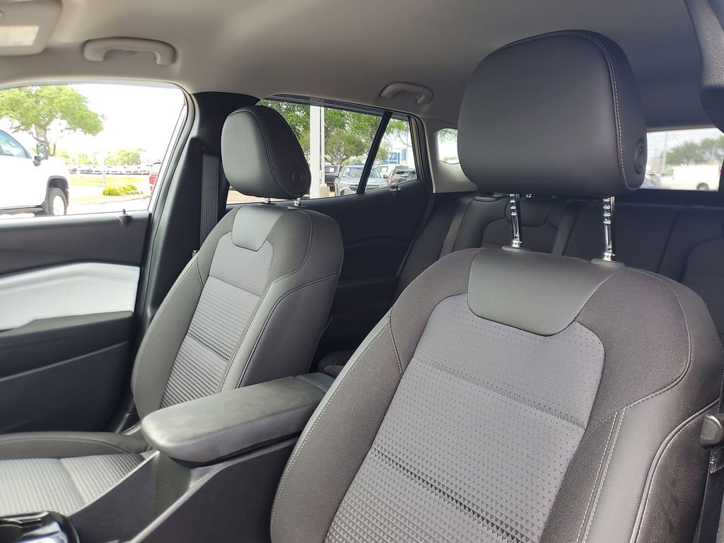 Used 2025 Chevrolet Trax LT w/ Driver Confidence Package image 13