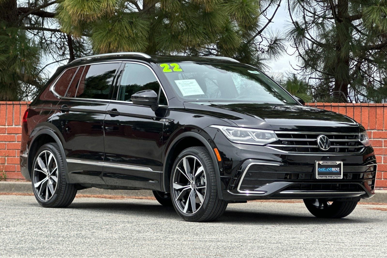 Used 2022 Volkswagen Tiguan SEL R-Line AWD/4WD image 2