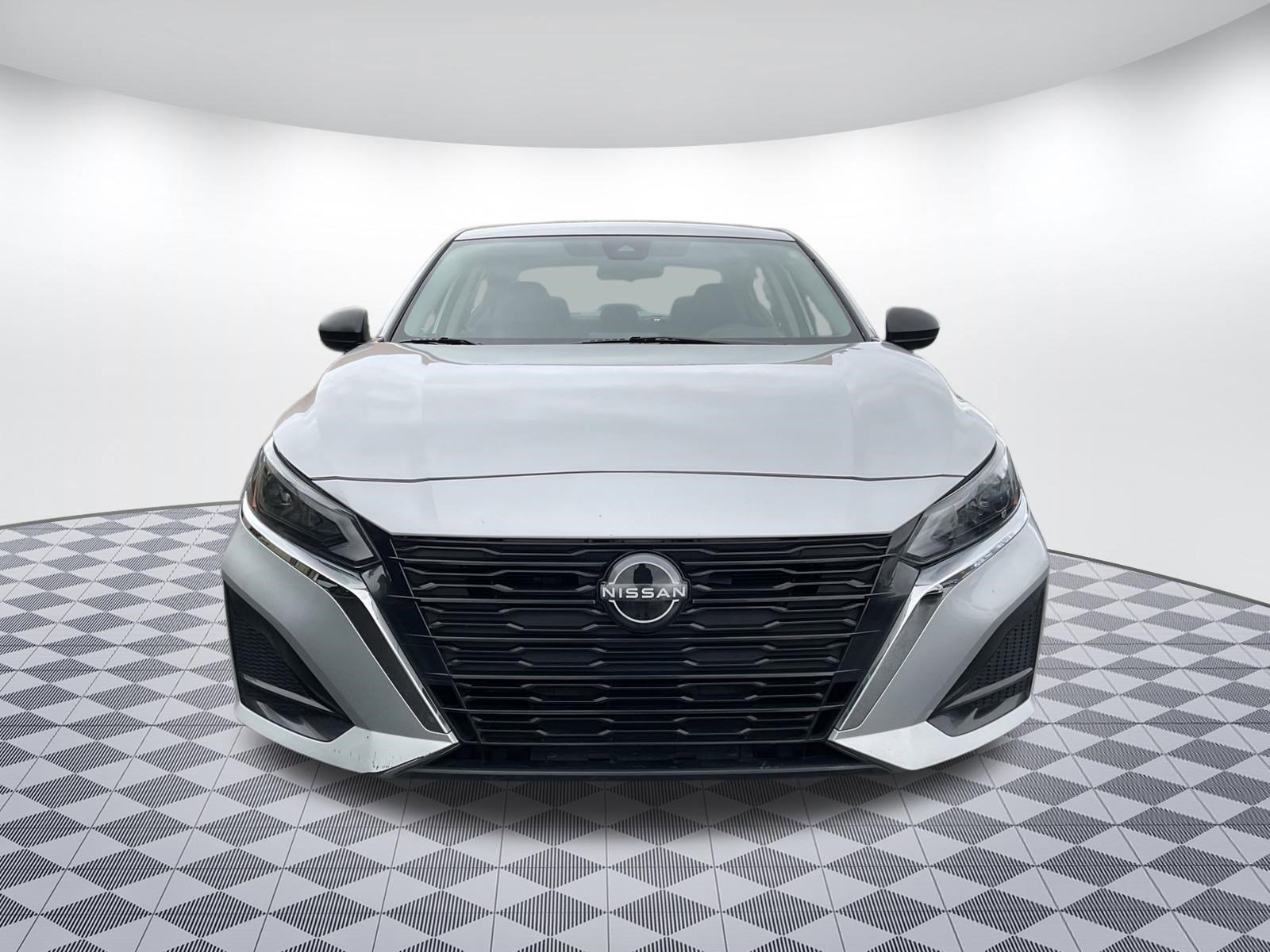 Used 2024 Nissan Altima 2.5 SV image 5