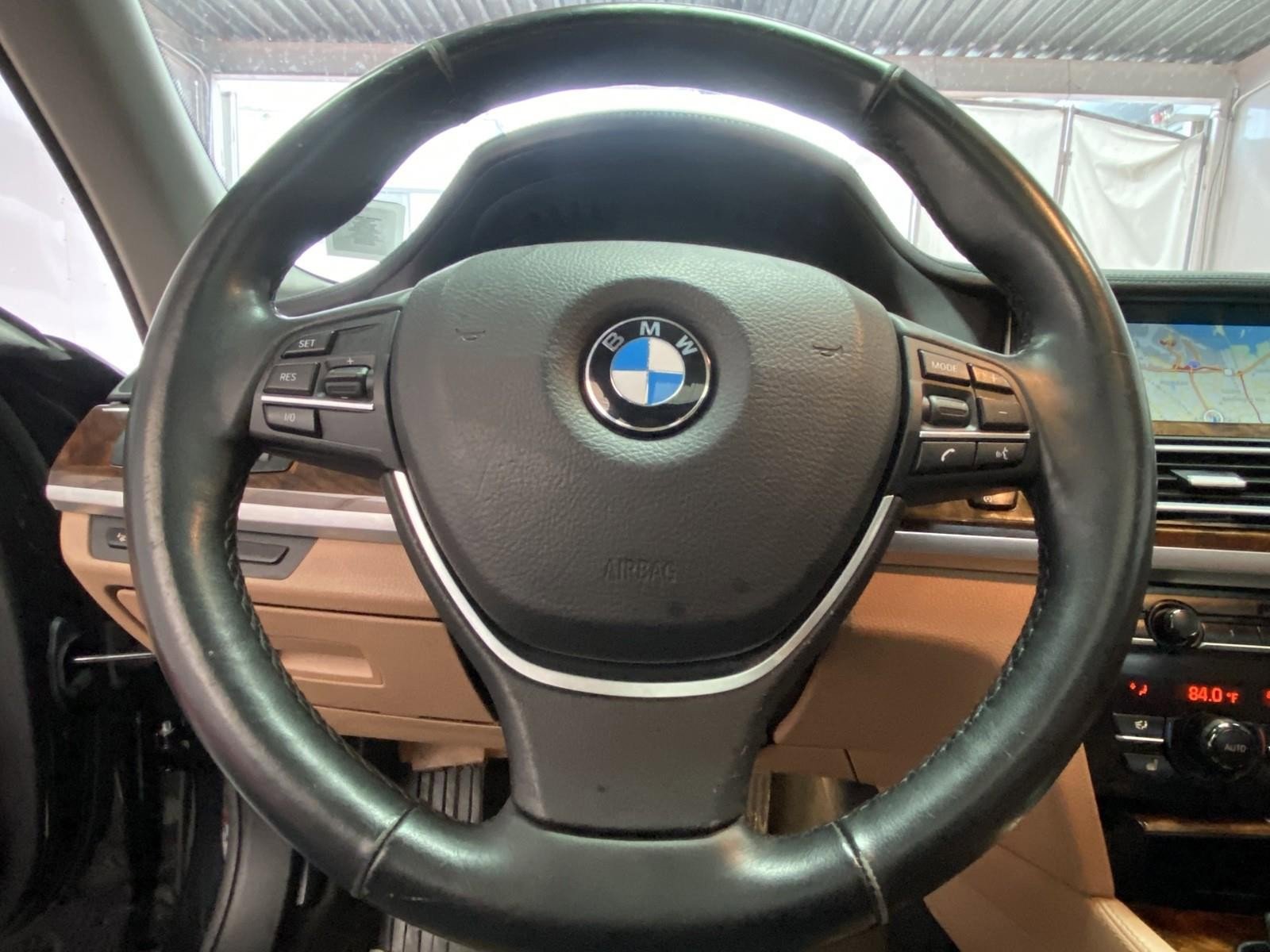 Used 2013 BMW 750Li xDrive image 30