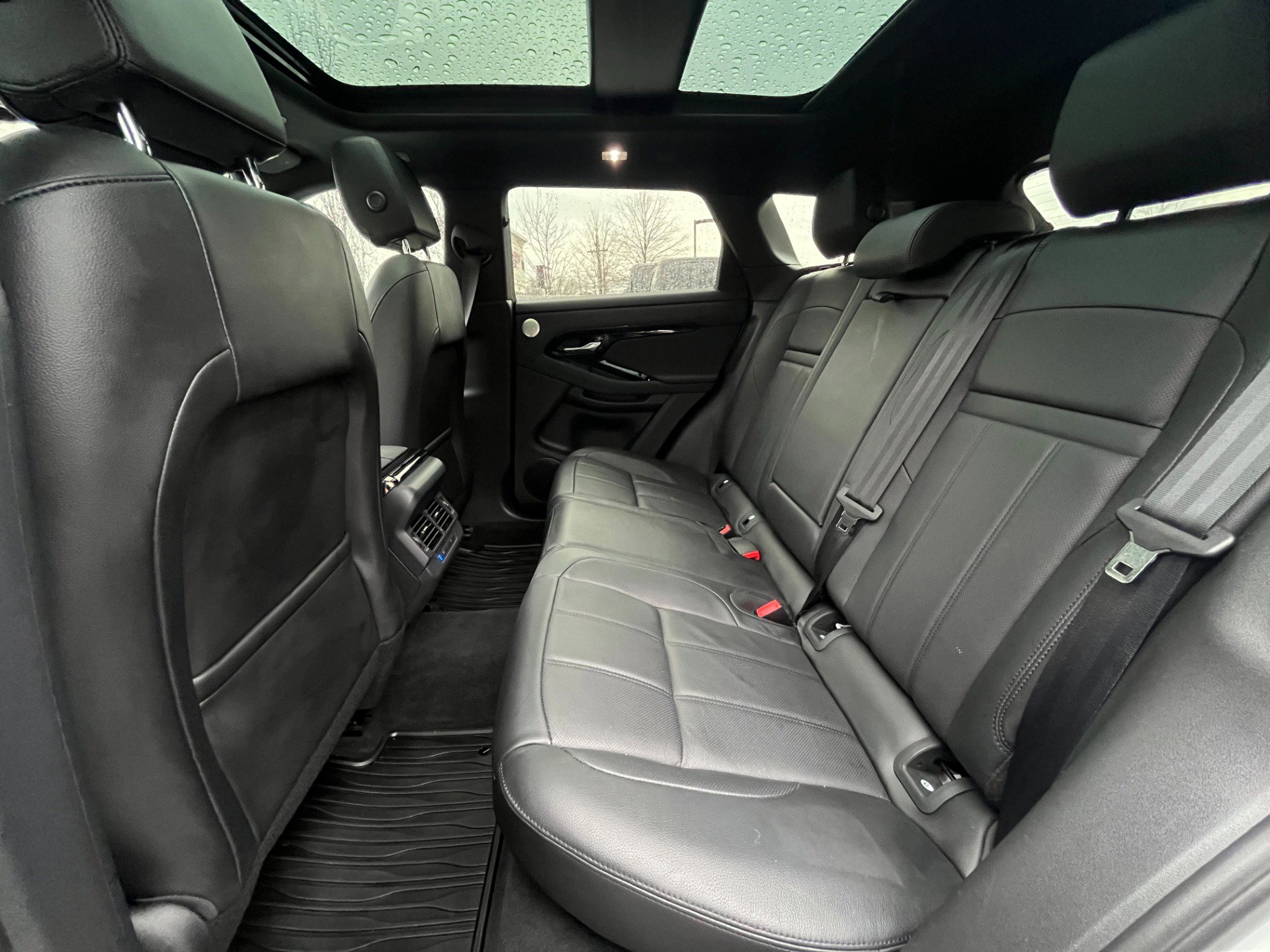 Used 2024 Land Rover Range Rover Evoque Dynamic SE image 43