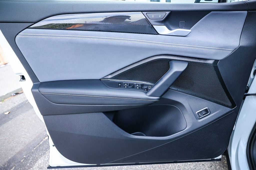 New 2026 Volkswagen Tiguan SE image 16