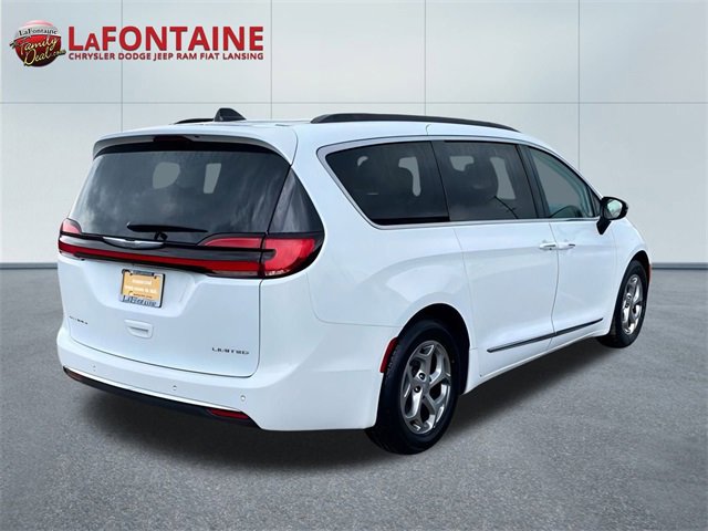 Used 2023 Chrysler Pacifica Limited image 7
