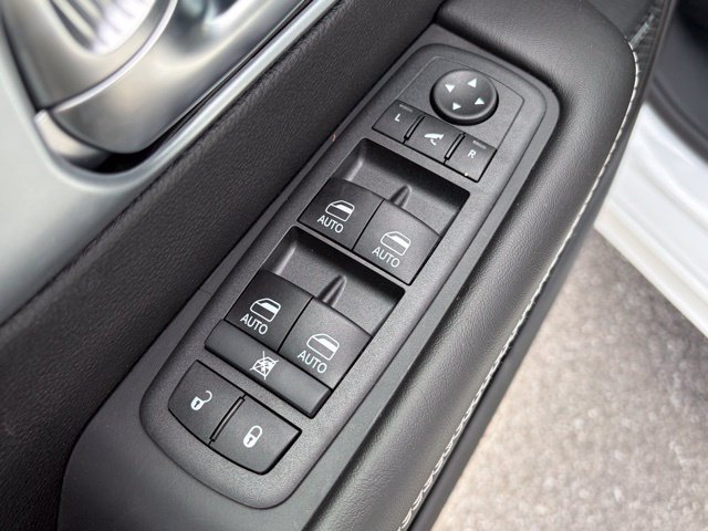 New 2026 Chrysler Pacifica Limited w/ Uconnect Theater Family Group FWD image 12