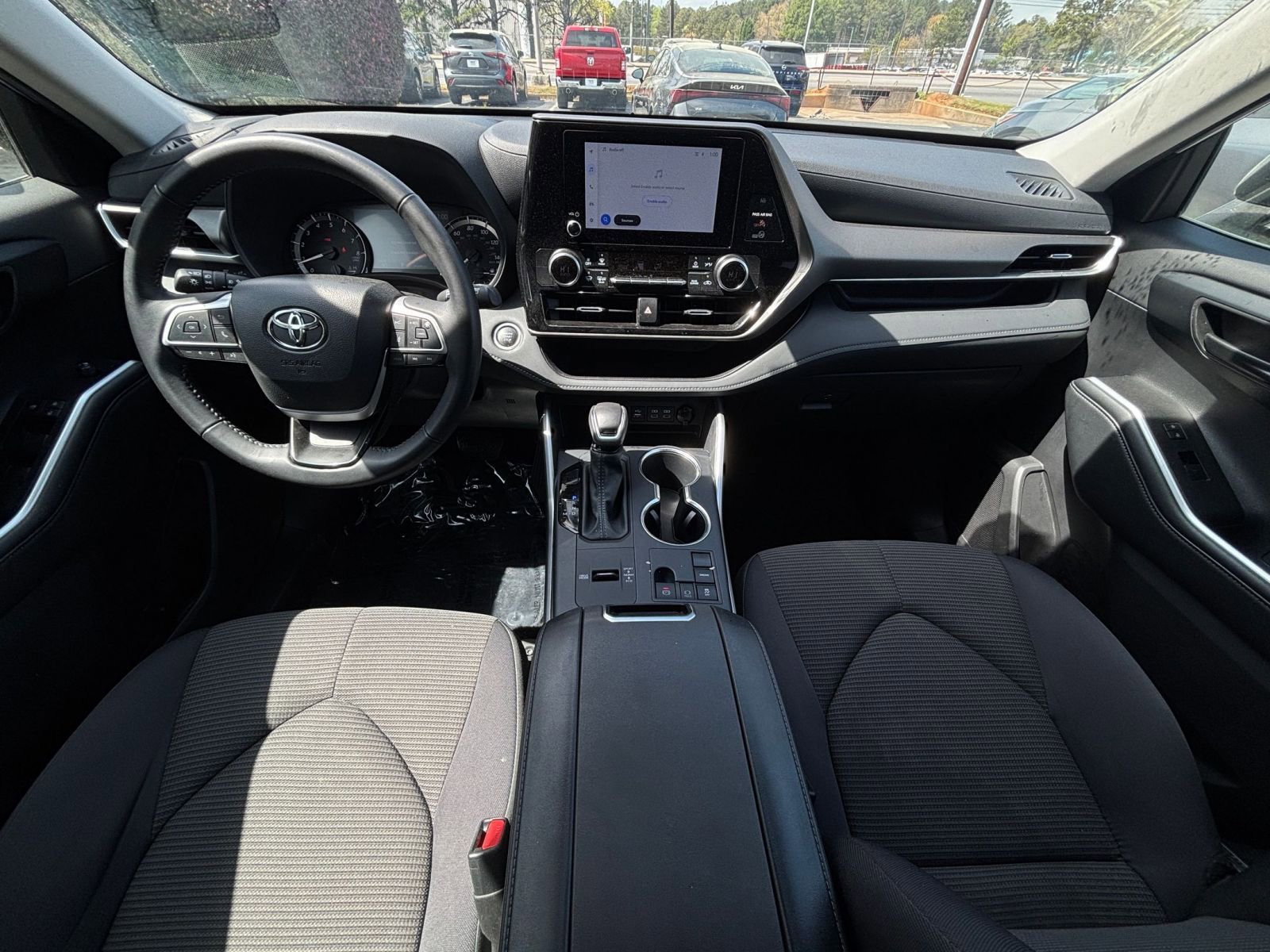 Used 2025 Toyota Highlander LE image 34