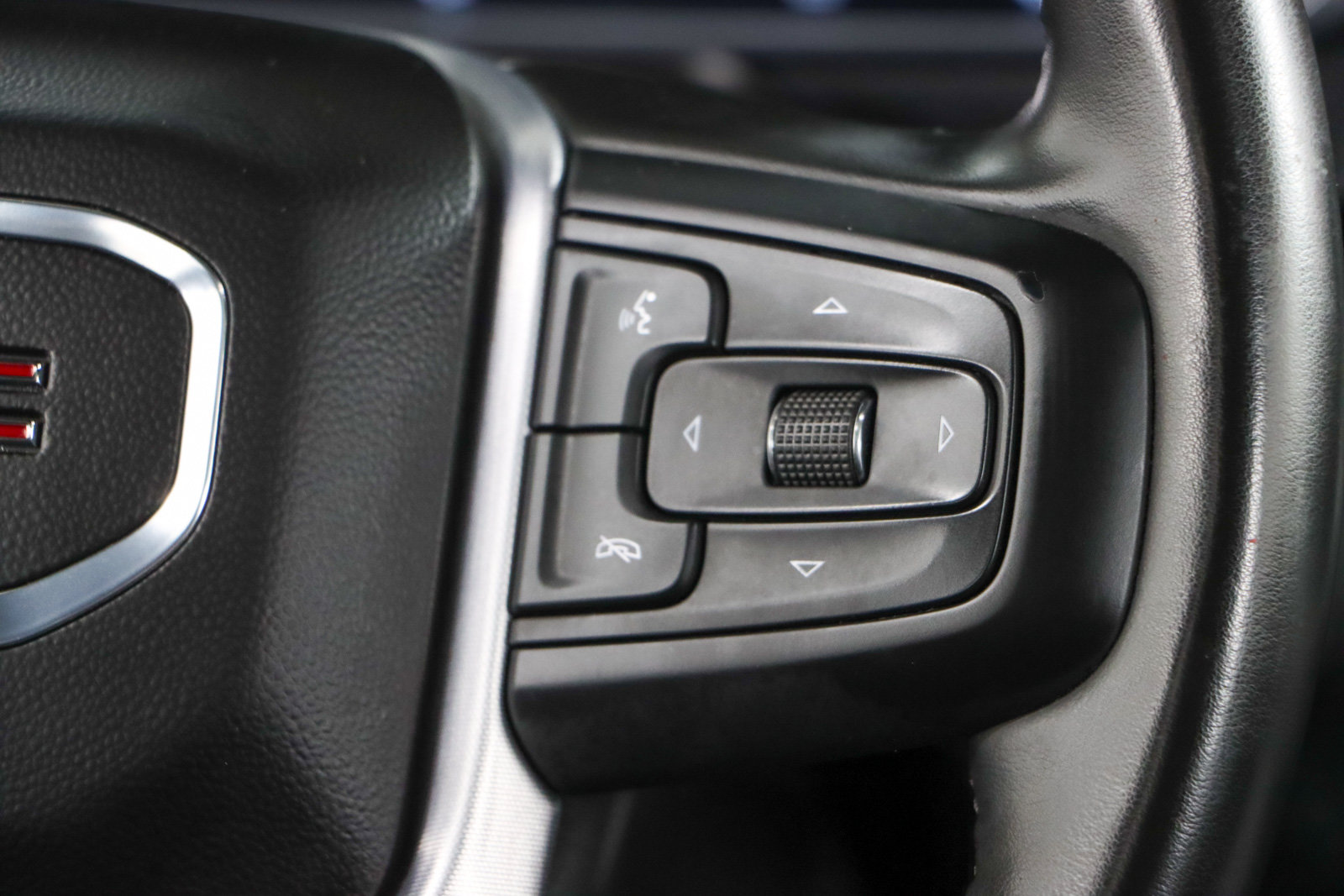 Used 2023 GMC Yukon SLT w/ SLT Luxury Package AWD/4WD image 15