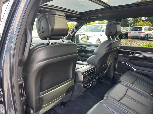 Used 2025 Jeep Wagoneer 4WD w/ Premium Group I image 20