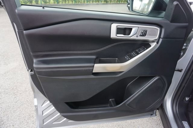 Certified 2022 Ford Explorer Limited w/ Equipment Group 301A image 33