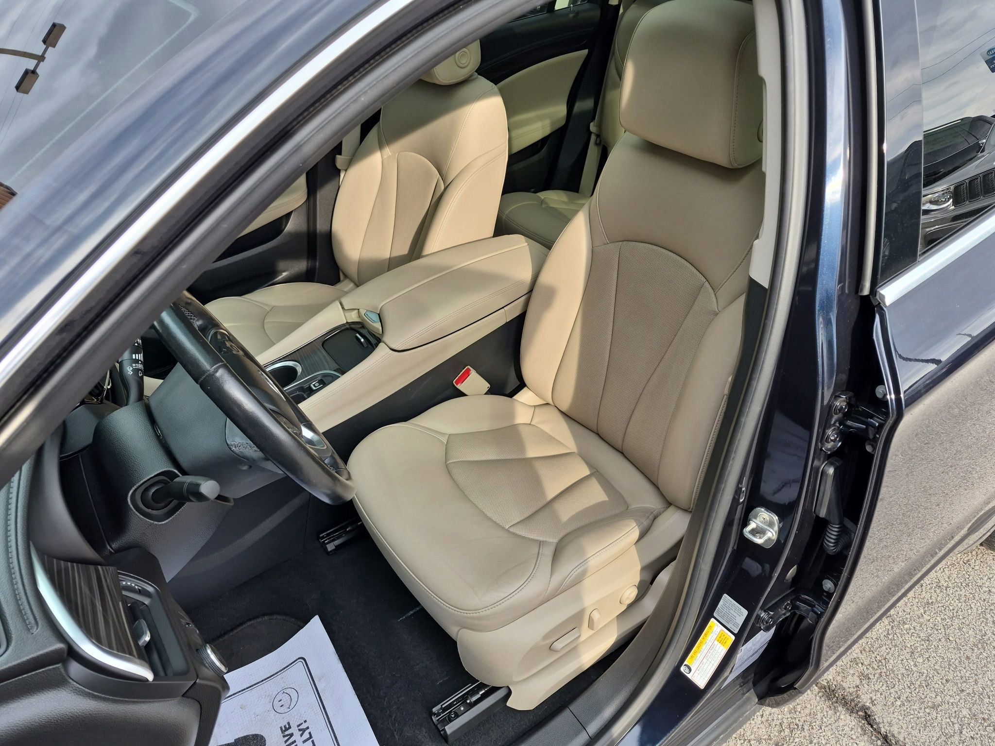 Used 2020 Buick Envision Essence w/ Experience Buick Package image 11