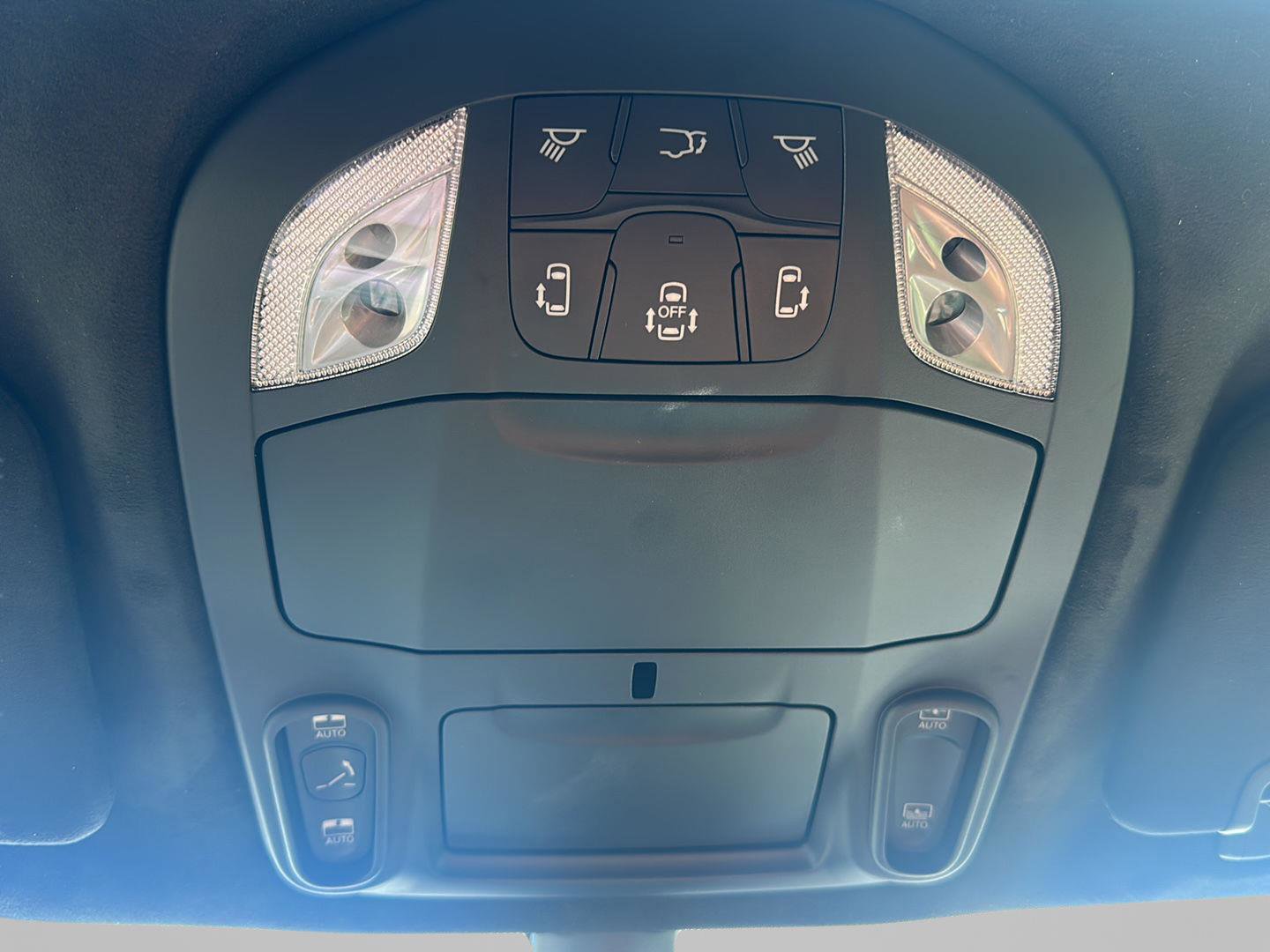 Used 2026 Chrysler Pacifica Pinnacle w/ Trailer Tow Group FWD image 82