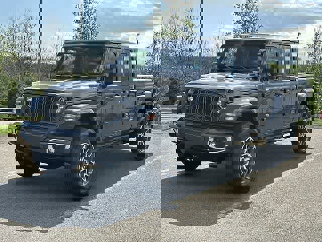 Used 2025 Jeep Gladiator Sport