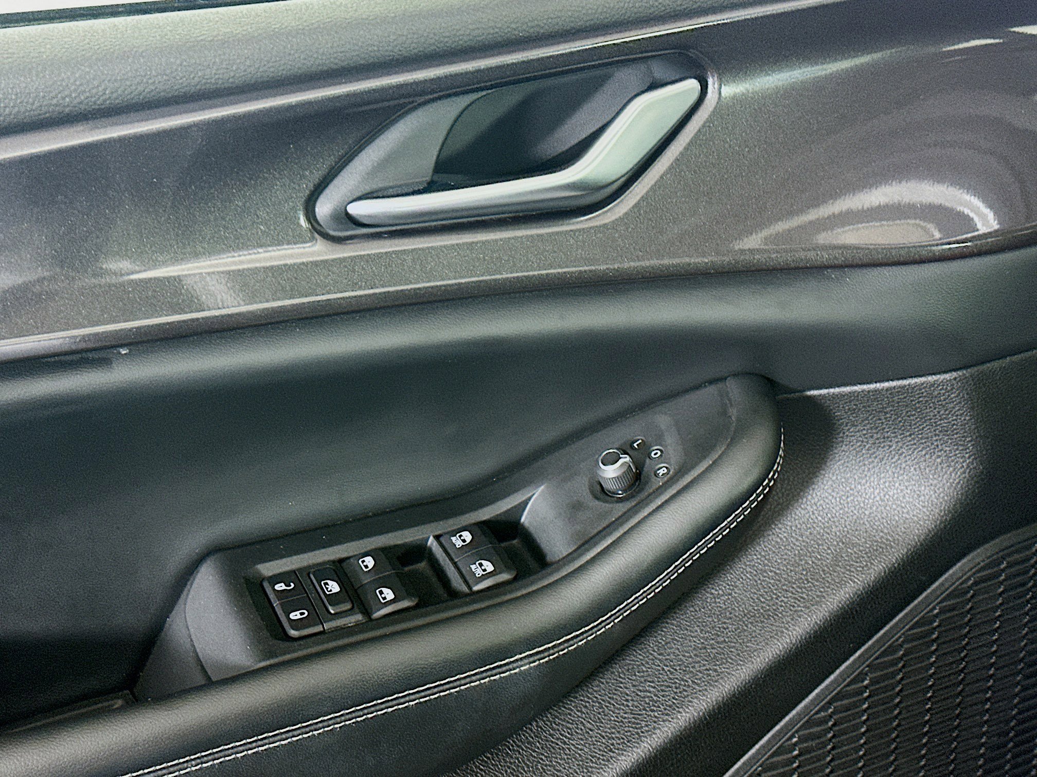 Used 2023 Jeep Grand Cherokee Laredo image 15