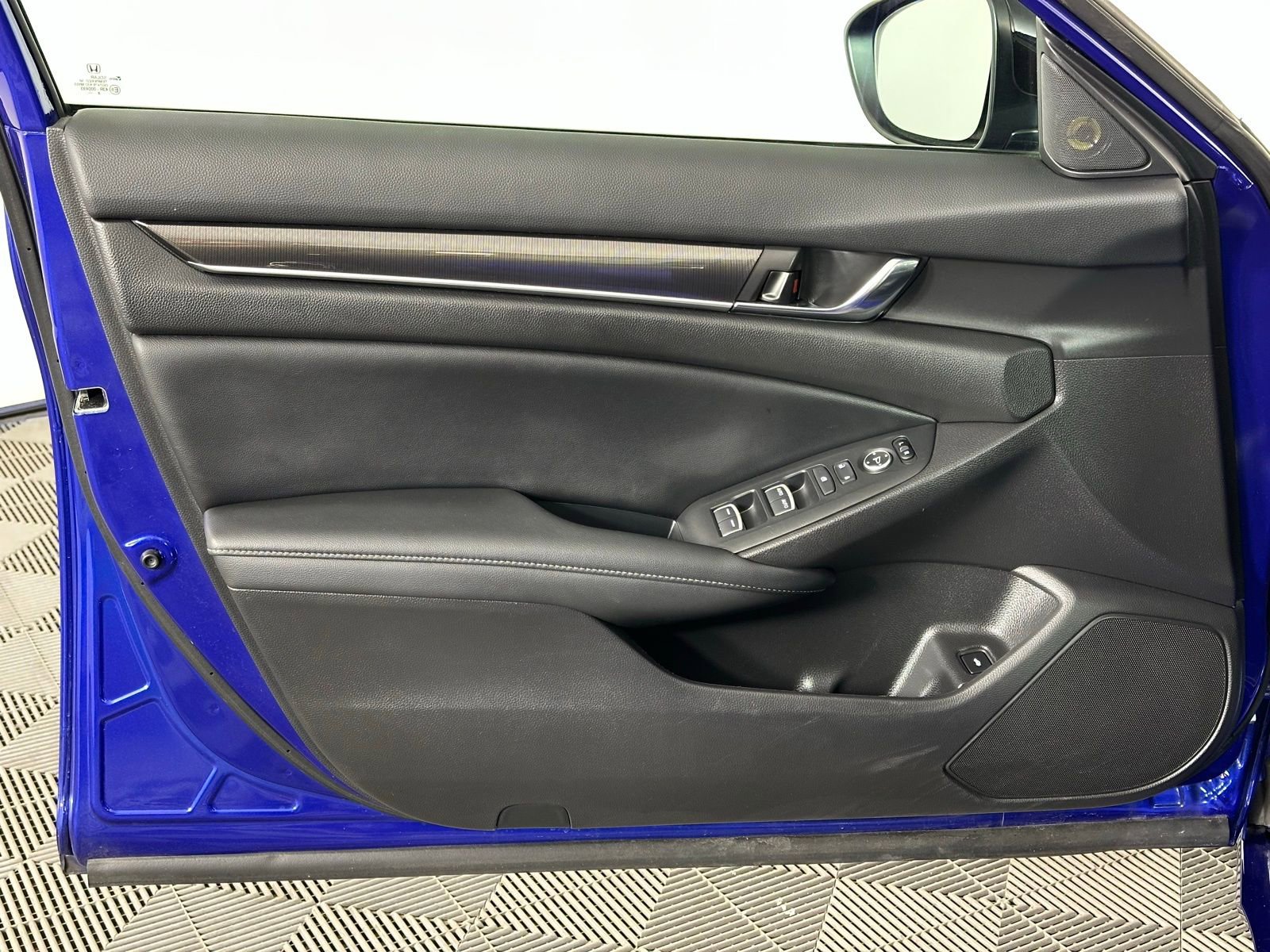 Used 2018 Honda Accord Sport image 32