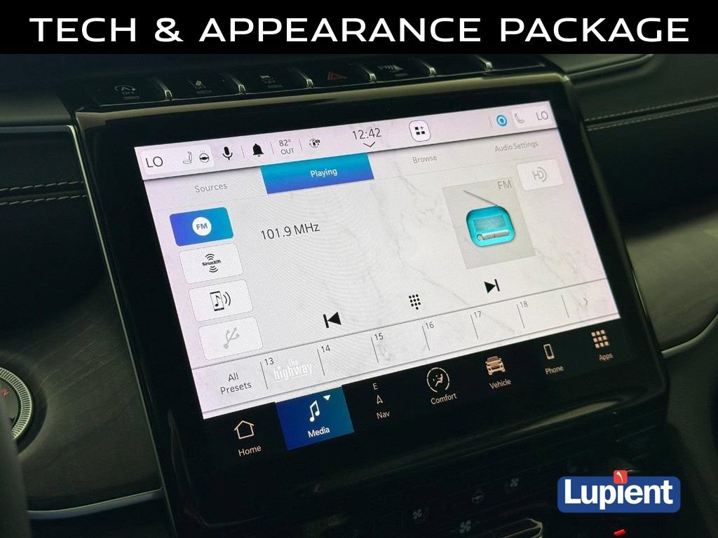 Used 2023 Jeep Grand Cherokee L Limited w/ Luxury Tech Group II AWD/4WD image 28