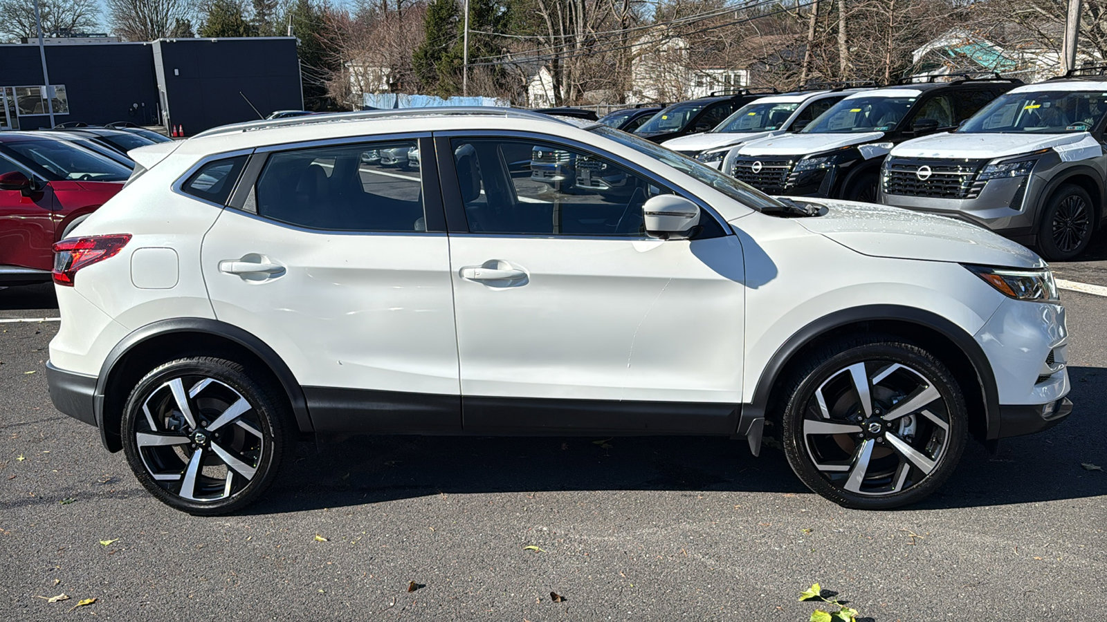 Certified 2022 Nissan Rogue Sport SL w/ Premium Package AWD/4WD image 28