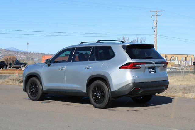 Used 2024 Toyota Grand Highlander XLE image 4