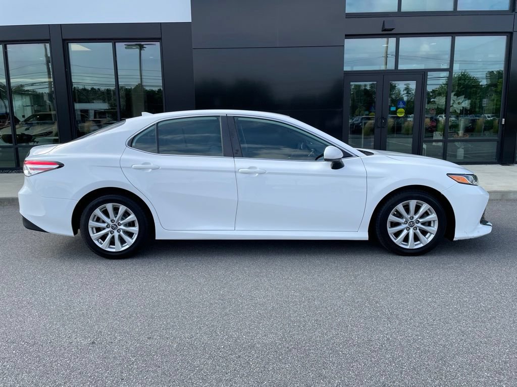 Used 2019 Toyota Camry LE FWD image 3