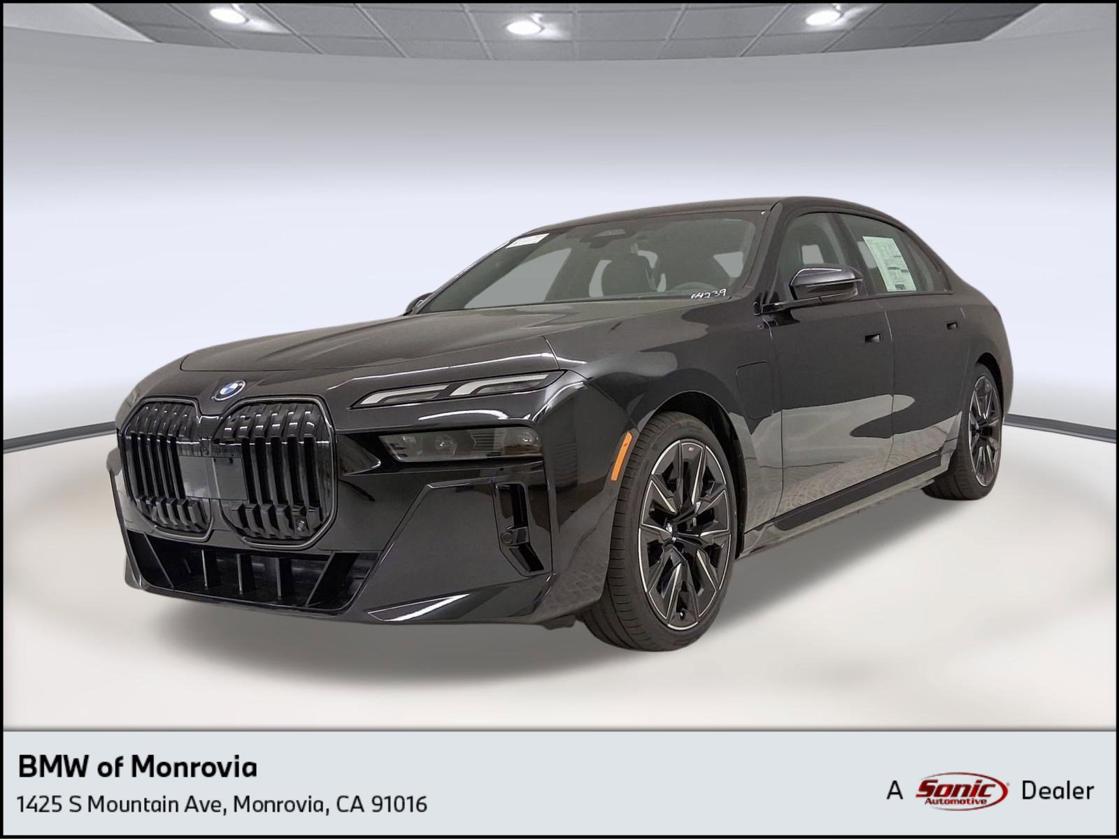 New 2026 BMW 750e xDrive w/ Premium Package
