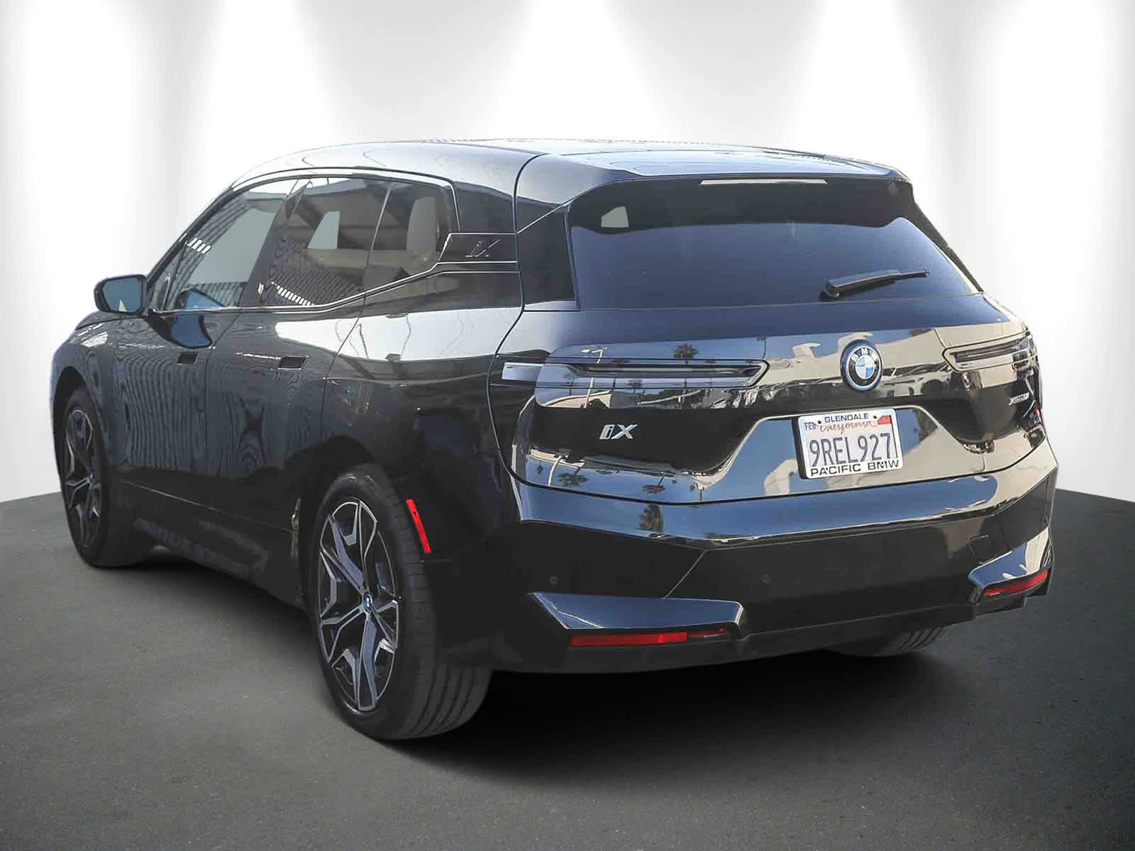 Used 2025 BMW iX xDrive50 w/ Sport Package image 4