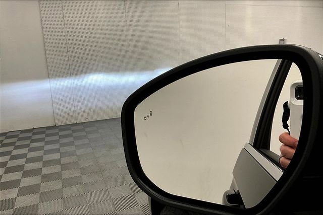 Used 2025 Ford Expedition Active image 33