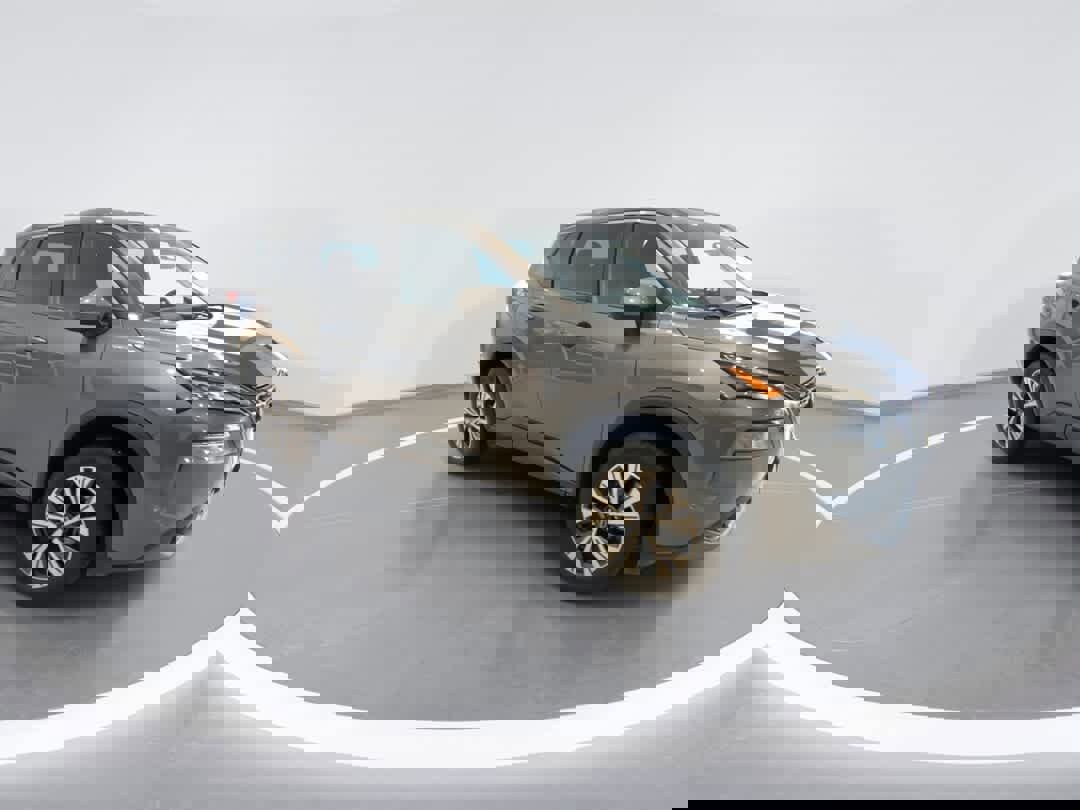 Used 2022 Nissan Rogue SV image 2