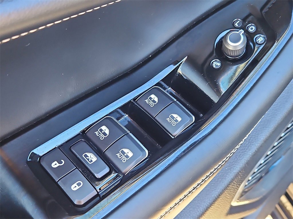 Used 2022 Jeep Grand Cherokee Overland w/ Luxury Tech Group IV image 31