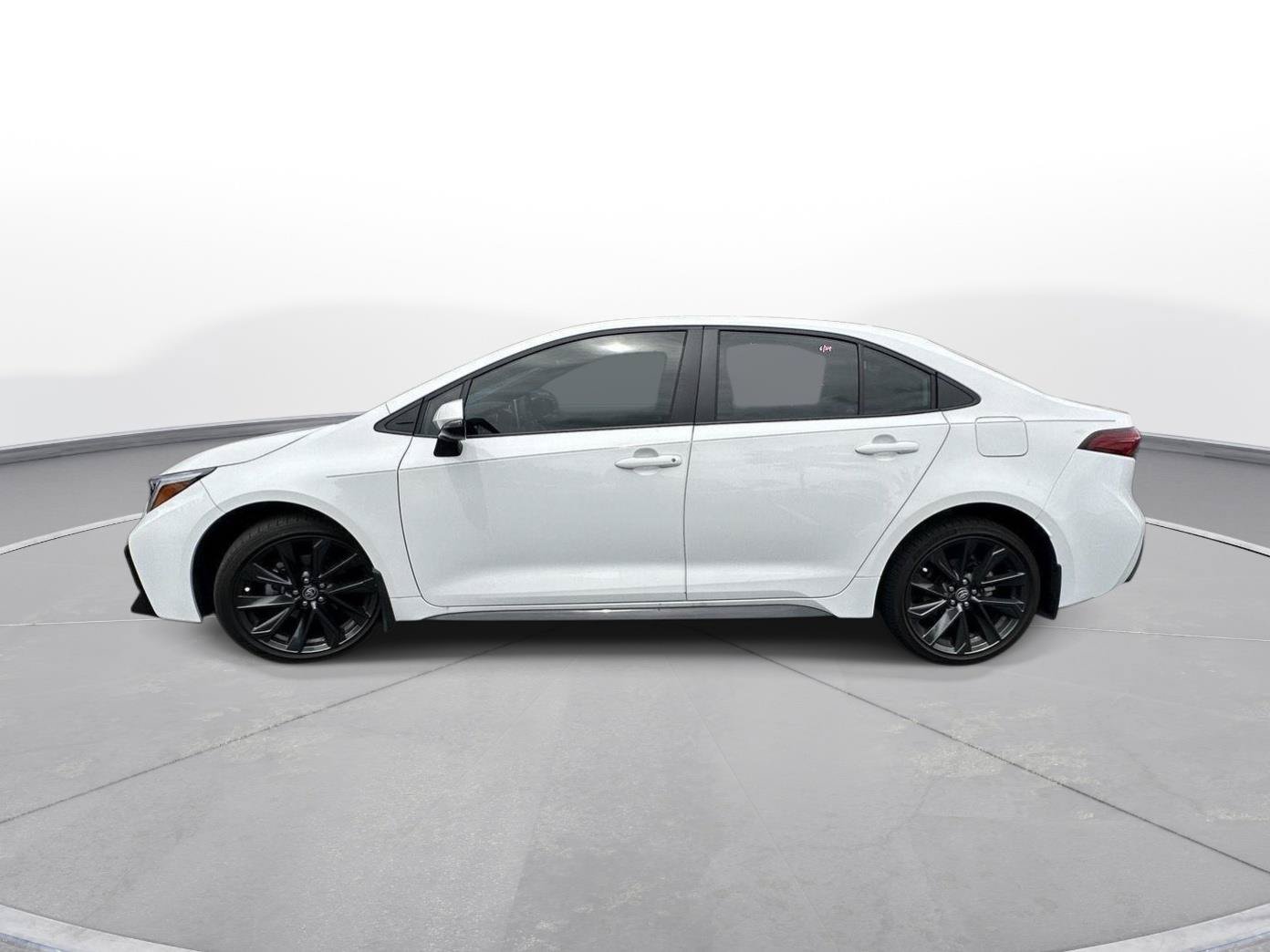 Used 2024 Toyota Corolla XSE FWD image 9