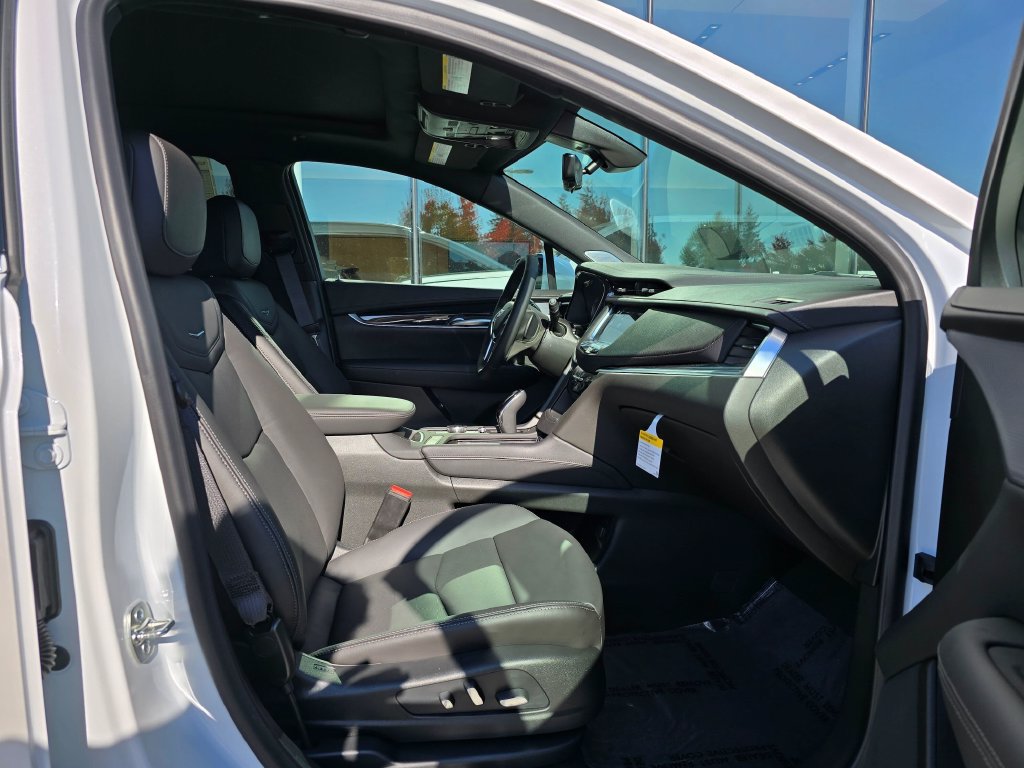 New 2026 Cadillac XT5 Premium Luxury w/ LPO, ONYX Package AWD/4WD image 11
