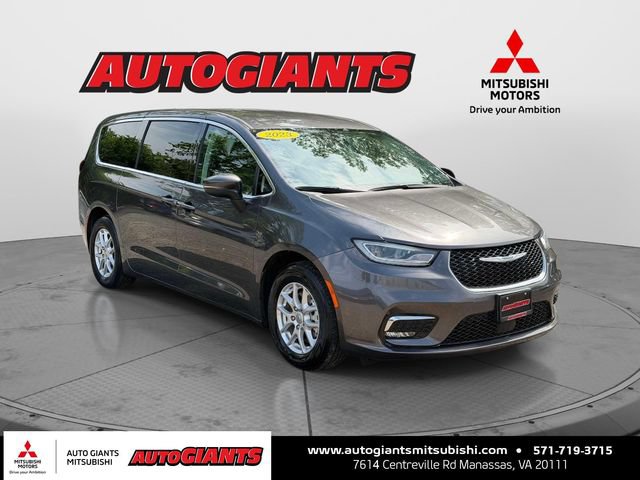 Used 2023 Chrysler Pacifica Touring-L