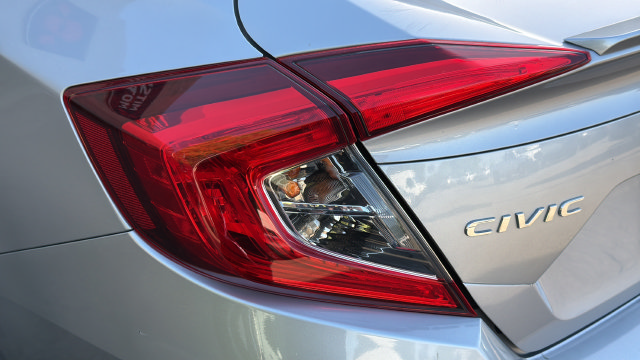 Used 2016 Honda Civic Touring image 32