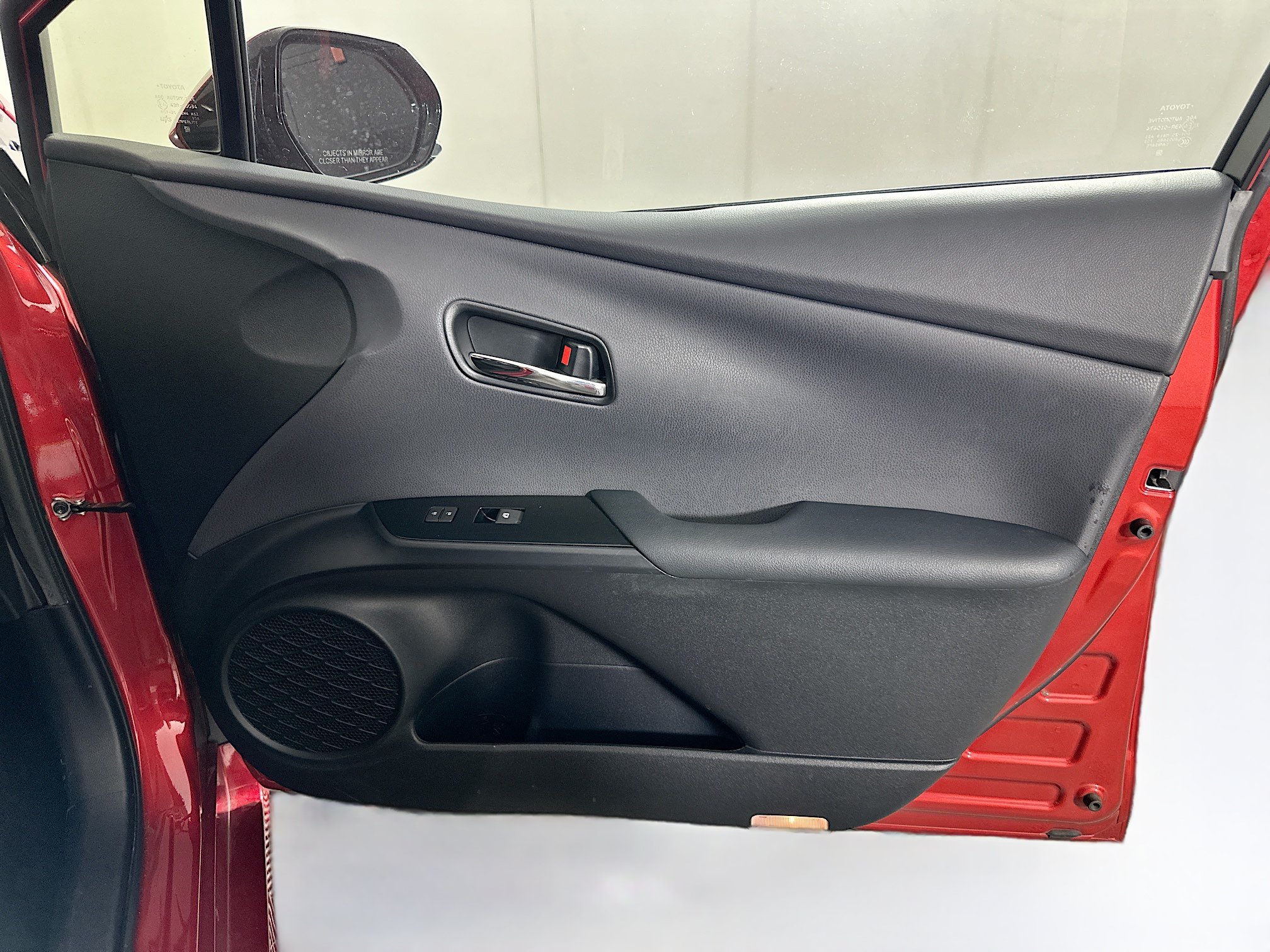 Used 2017 Toyota Prius Prime Advanced FWD image 31