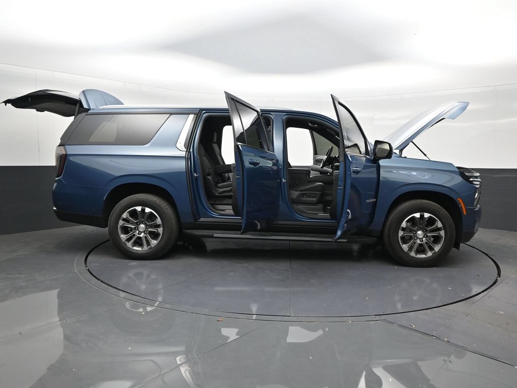Used 2025 Chevrolet Suburban LT w/ Comfort Package RWD image 29