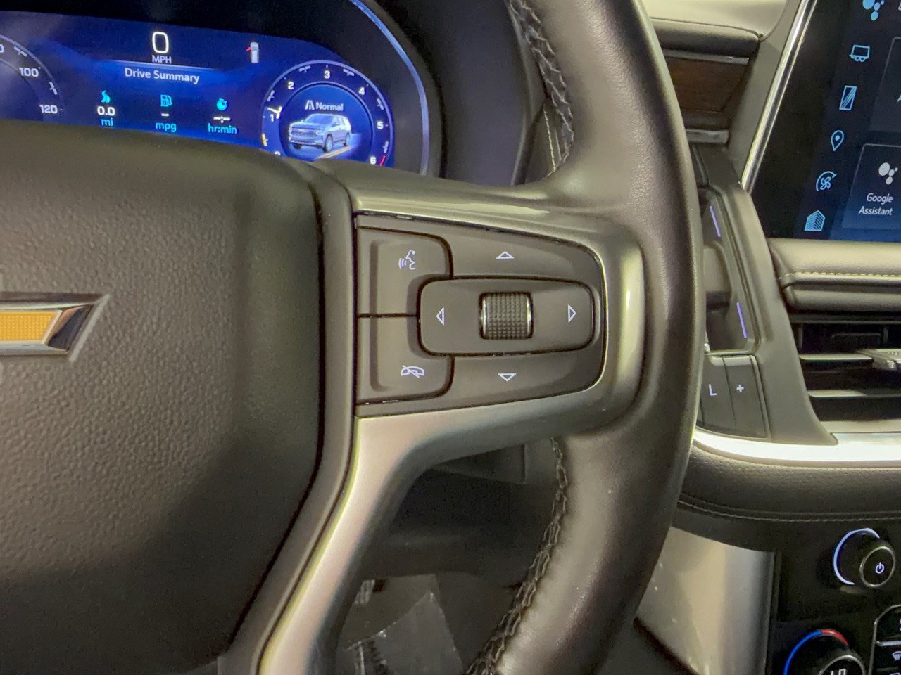 Used 2024 Chevrolet Suburban Premier RWD image 19