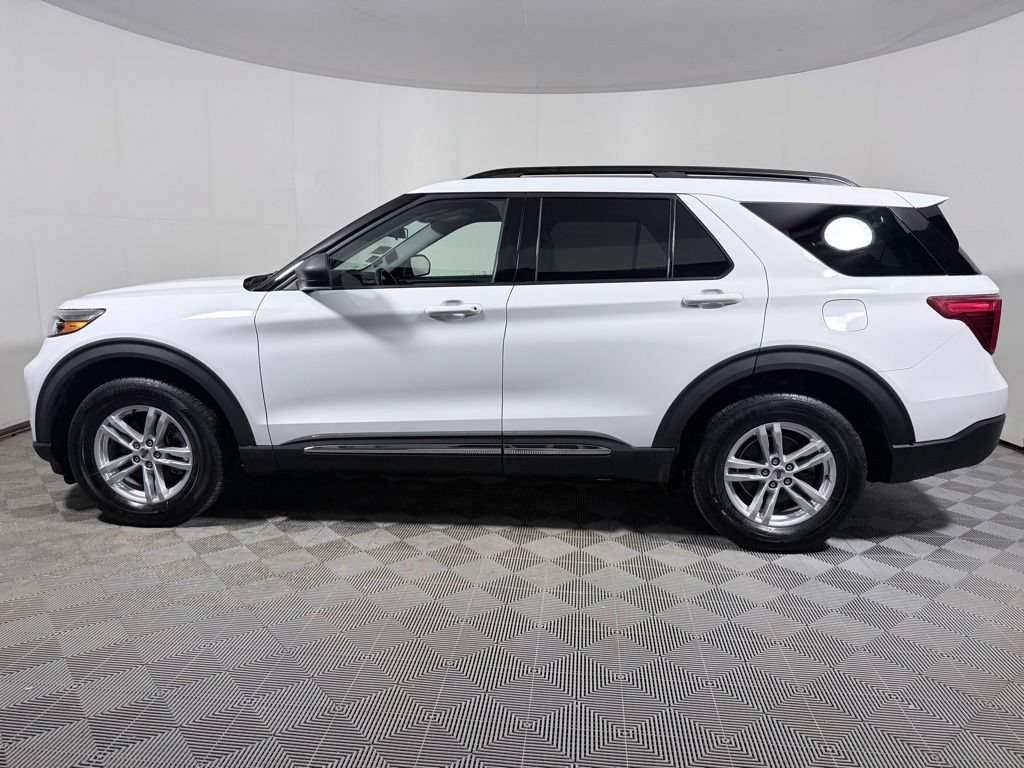 Used 2021 Ford Explorer XLT w/ Equipment Group 202A AWD/4WD image 4