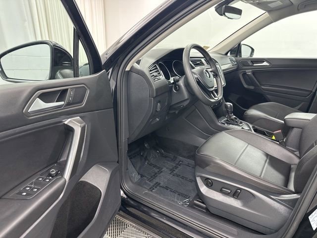Used 2021 Volkswagen Tiguan SE image 9