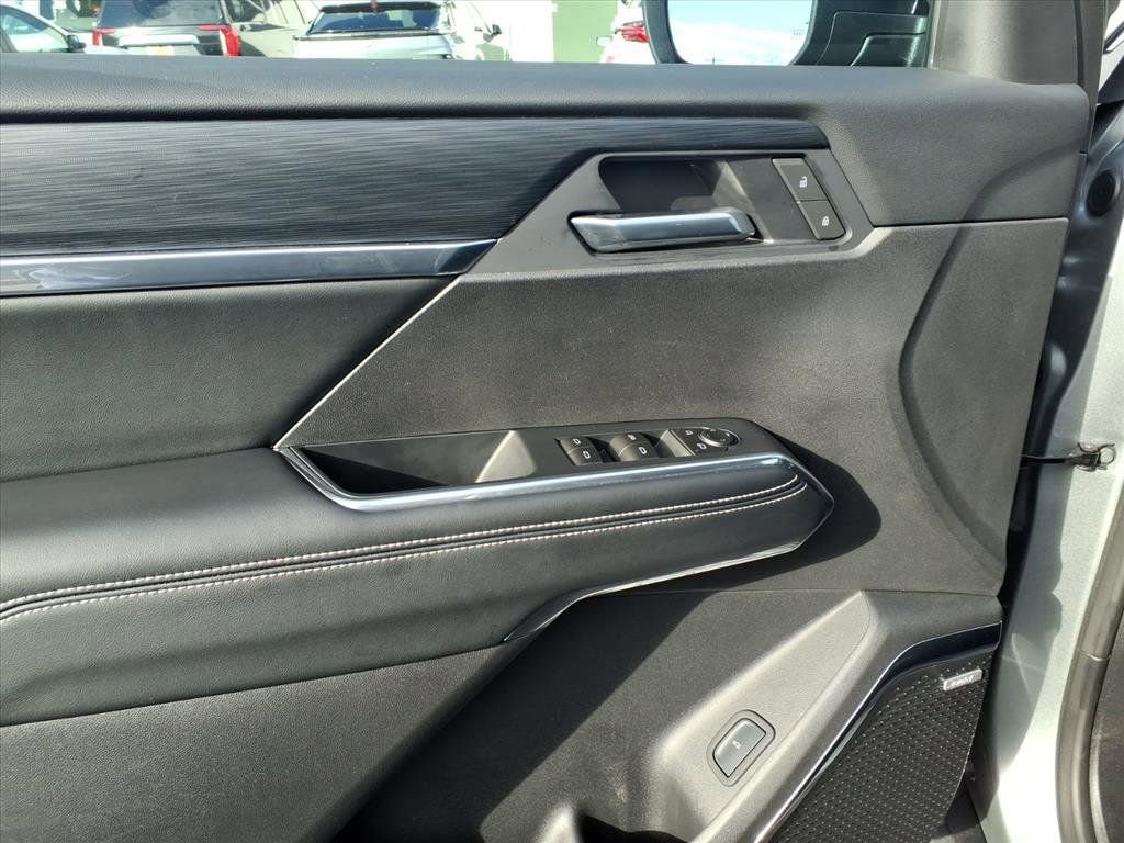 Used 2025 GMC Acadia Elevation image 14