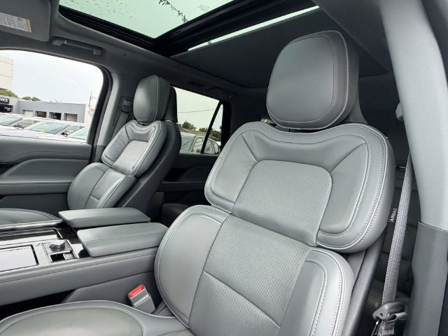 Used 2018 Lincoln Navigator Reserve w/ Technology Package AWD/4WD image 9