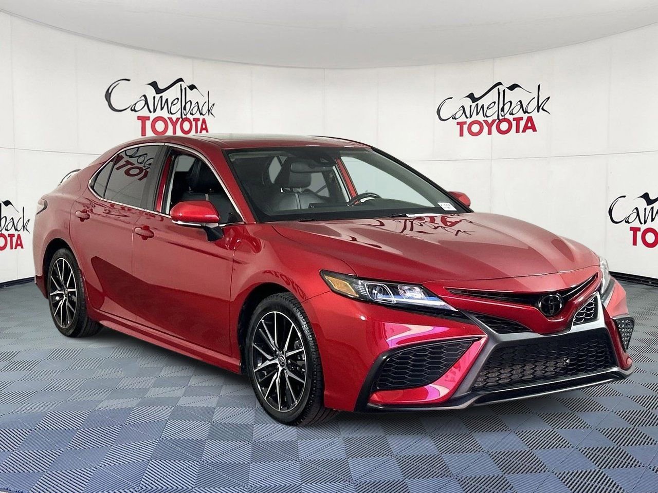 Used 2023 Toyota Camry SE w/ Convenience Package FWD image 3